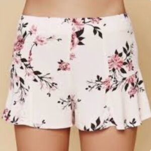 BNWT Kendall & Kylie pink floral shorts with a ruffled hem